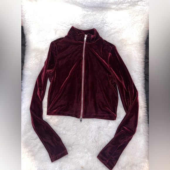 Velvet material zip up top - Picture 2 of 4